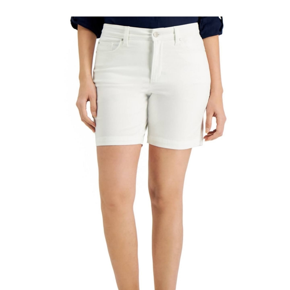 Classic white denim shorts, NEW